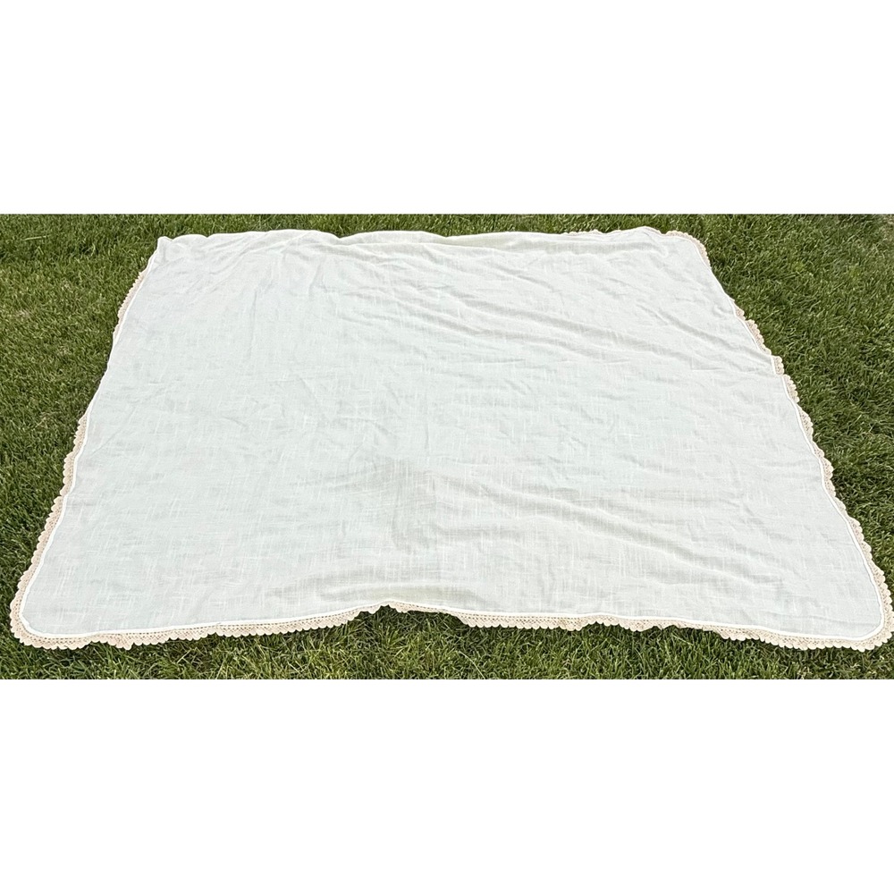 Vintage Ivory Linen Tablecloth‎ Crochet Lace Trim Scalloped Cottage core Throw